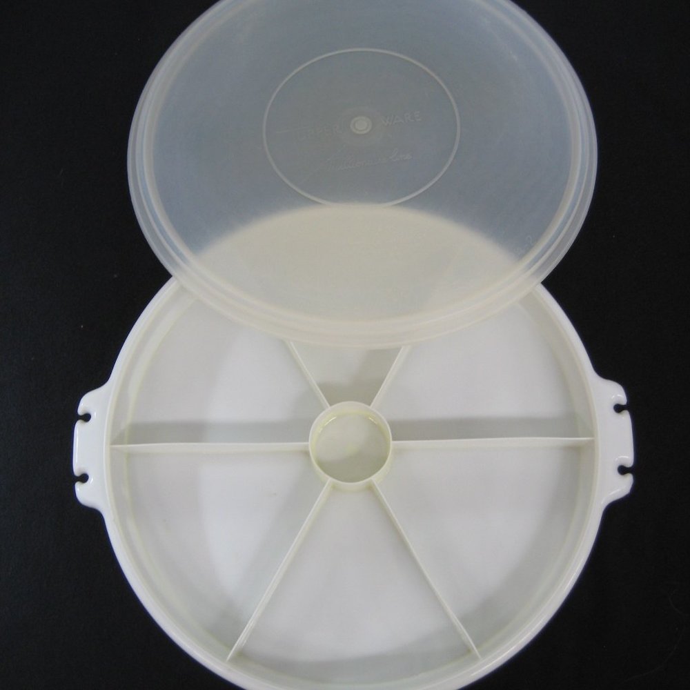 Vintage 1954 TUPPERWARE Millionaire Line Vegetable Tray or Pie Tray w/lid